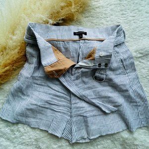 High-waisted flare shorts w/belt